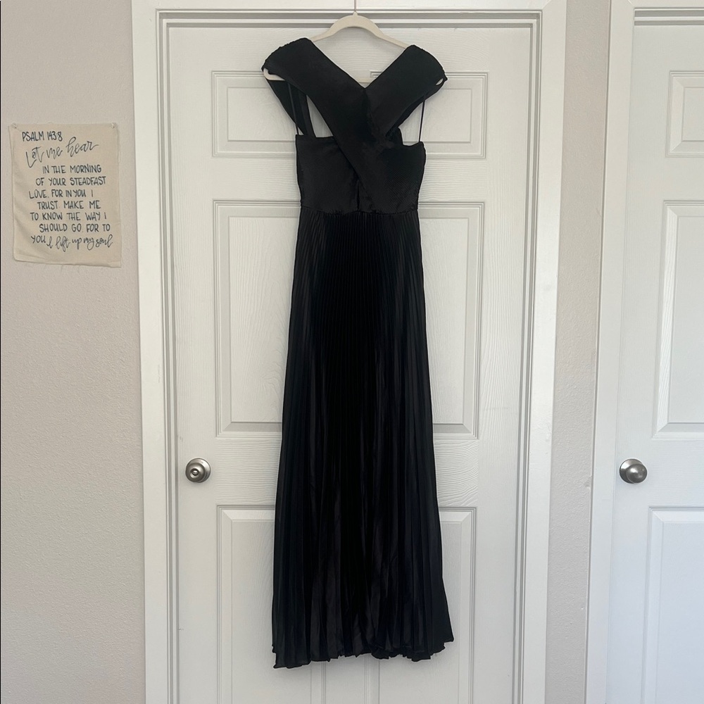 Elegant Black Pleated Maxi Dress